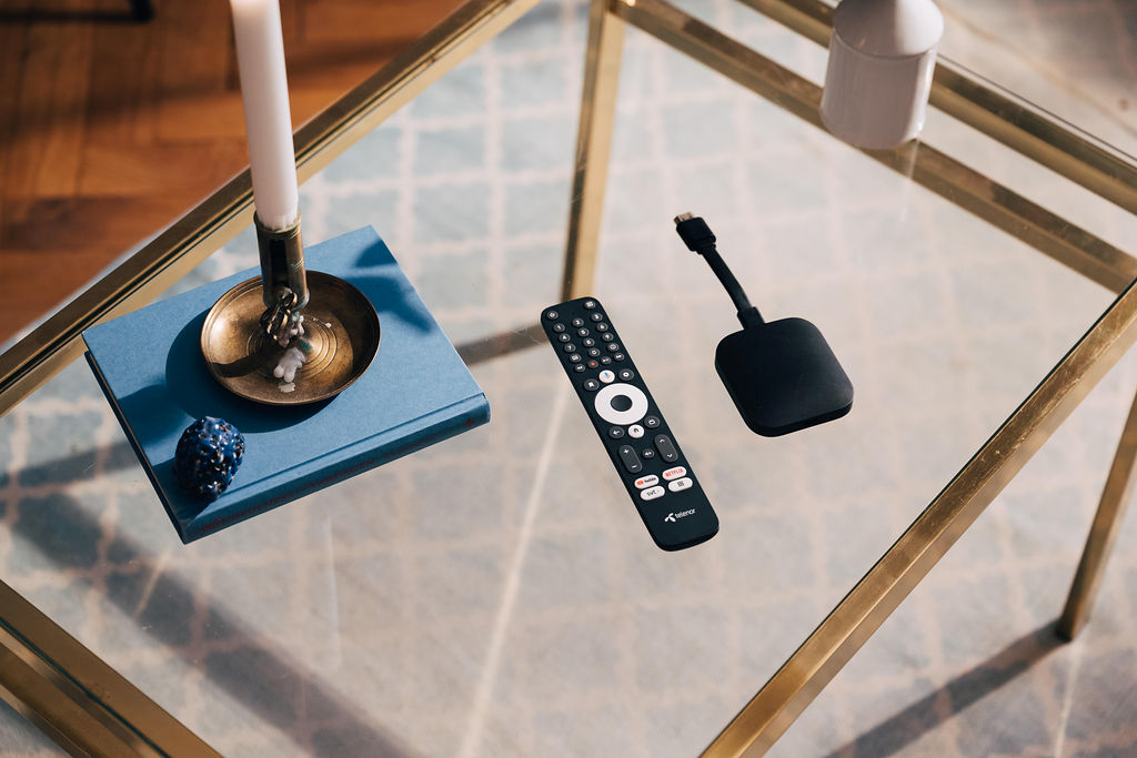 Telenor Tv-hubb på soffbord.